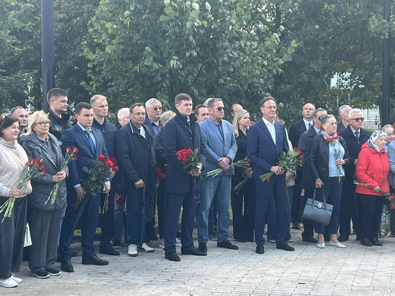 Возложение цветов к памятнику «Первостроителям Зеленограда»