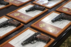 Оружие как символ ответственности: в столичном главке Росгвардии возродили историческую традицию