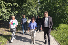 21 июля глава управы района Матушкино Антон Гущин провел обход территории 1 микрорайона (пл. Юности)
