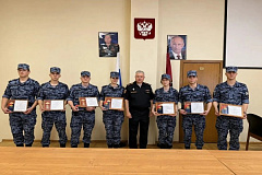 Сотрудникам вневедомственной охраны Главного управления  Росгвардии по городу Москве торжественно вручили табельное оружие
